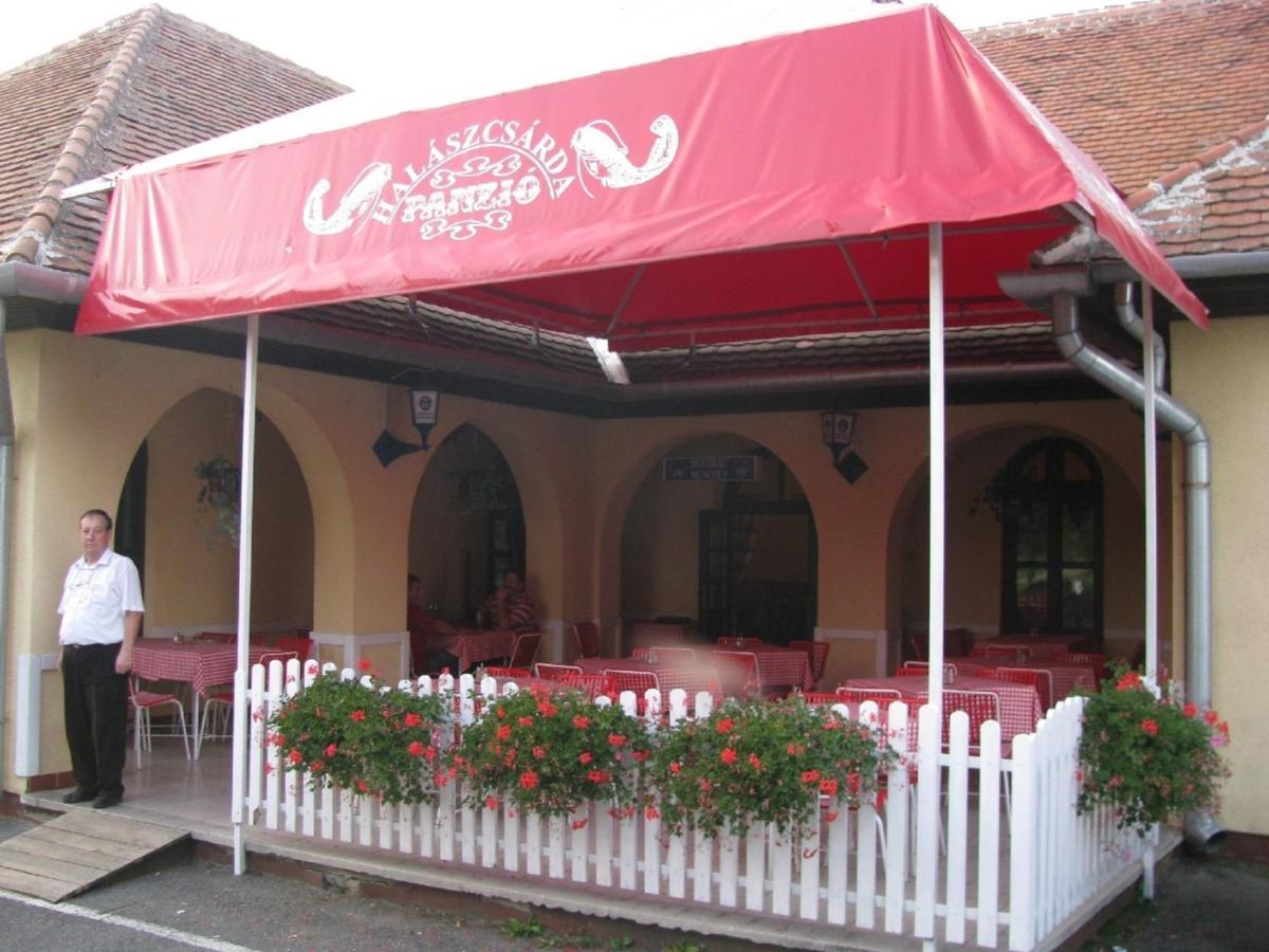 Halaszcsarda-Panzio Hotel Kormend Luaran gambar