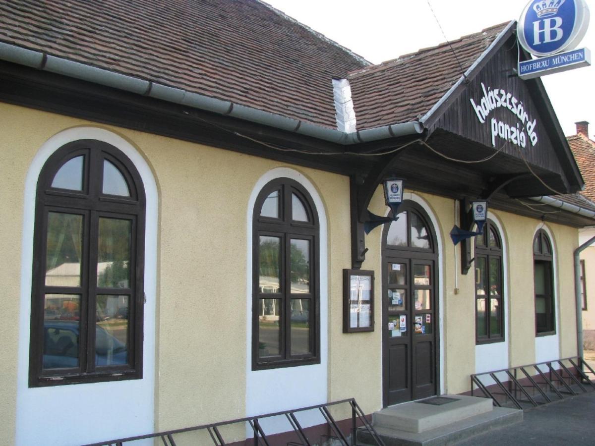 Halaszcsarda-Panzio Hotel Kormend Luaran gambar