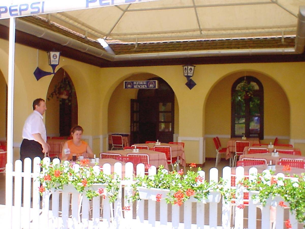 Halaszcsarda-Panzio Hotel Kormend Luaran gambar