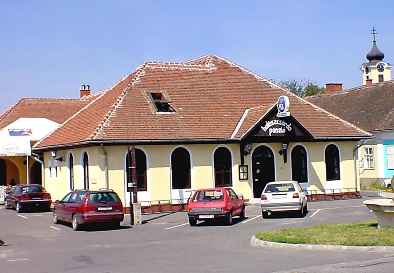 Halaszcsarda-Panzio Hotel Kormend Luaran gambar
