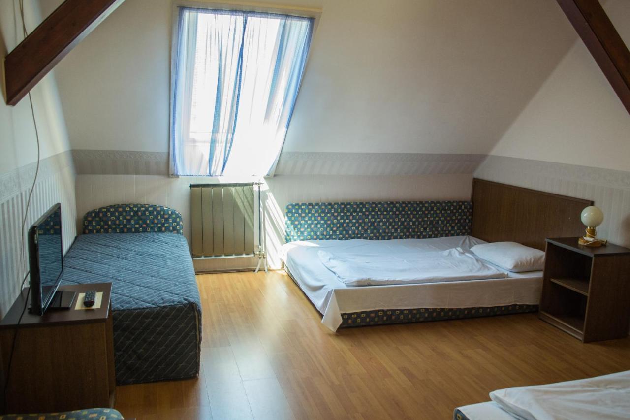 Halaszcsarda-Panzio Hotel Kormend Luaran gambar