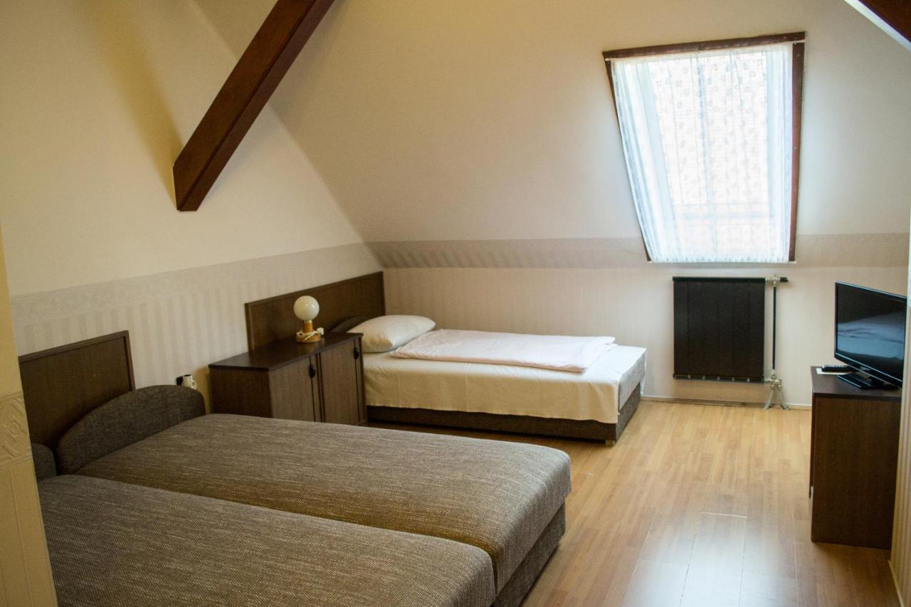 Halaszcsarda-Panzio Hotel Kormend Luaran gambar
