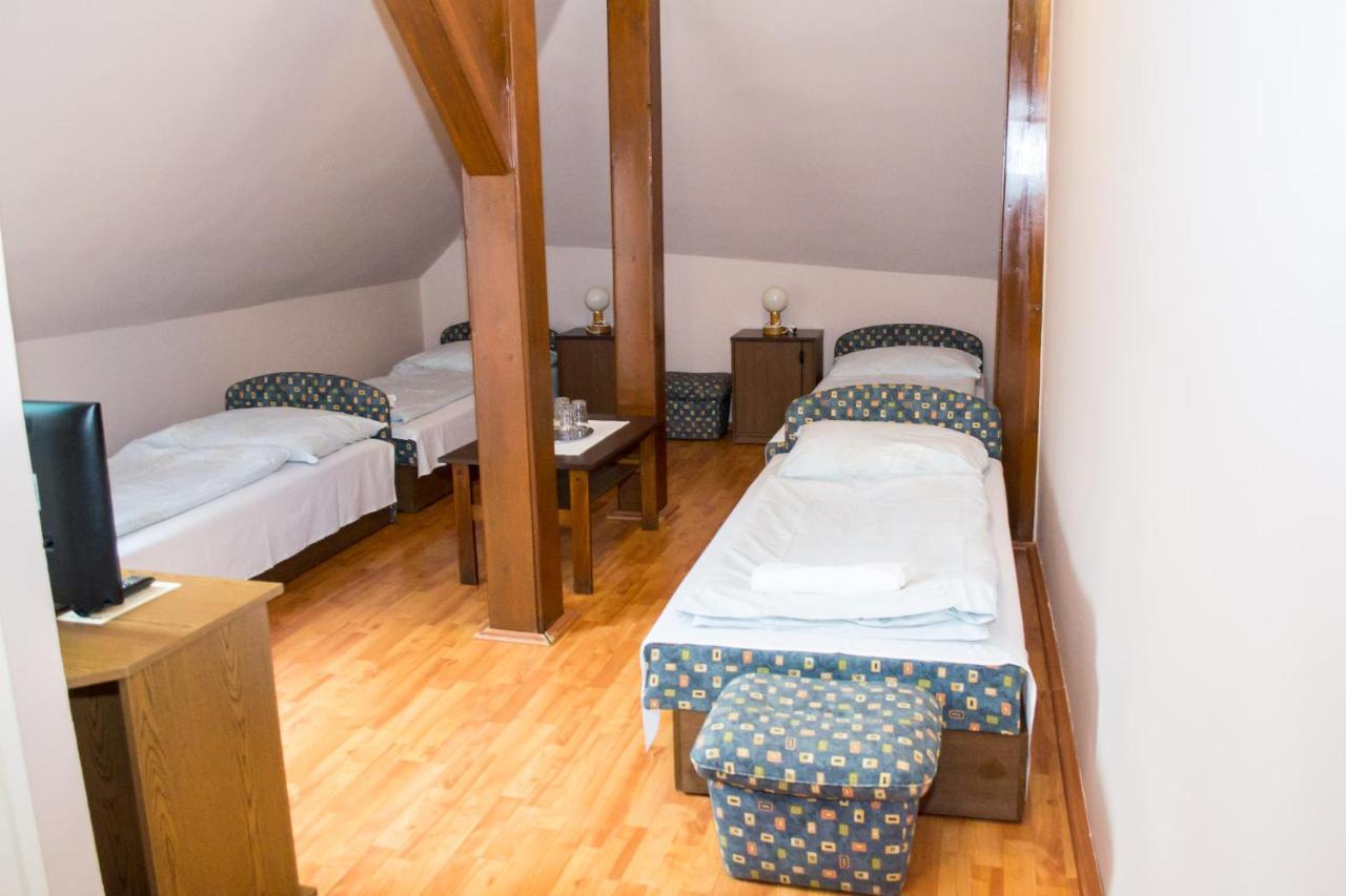 Halaszcsarda-Panzio Hotel Kormend Luaran gambar